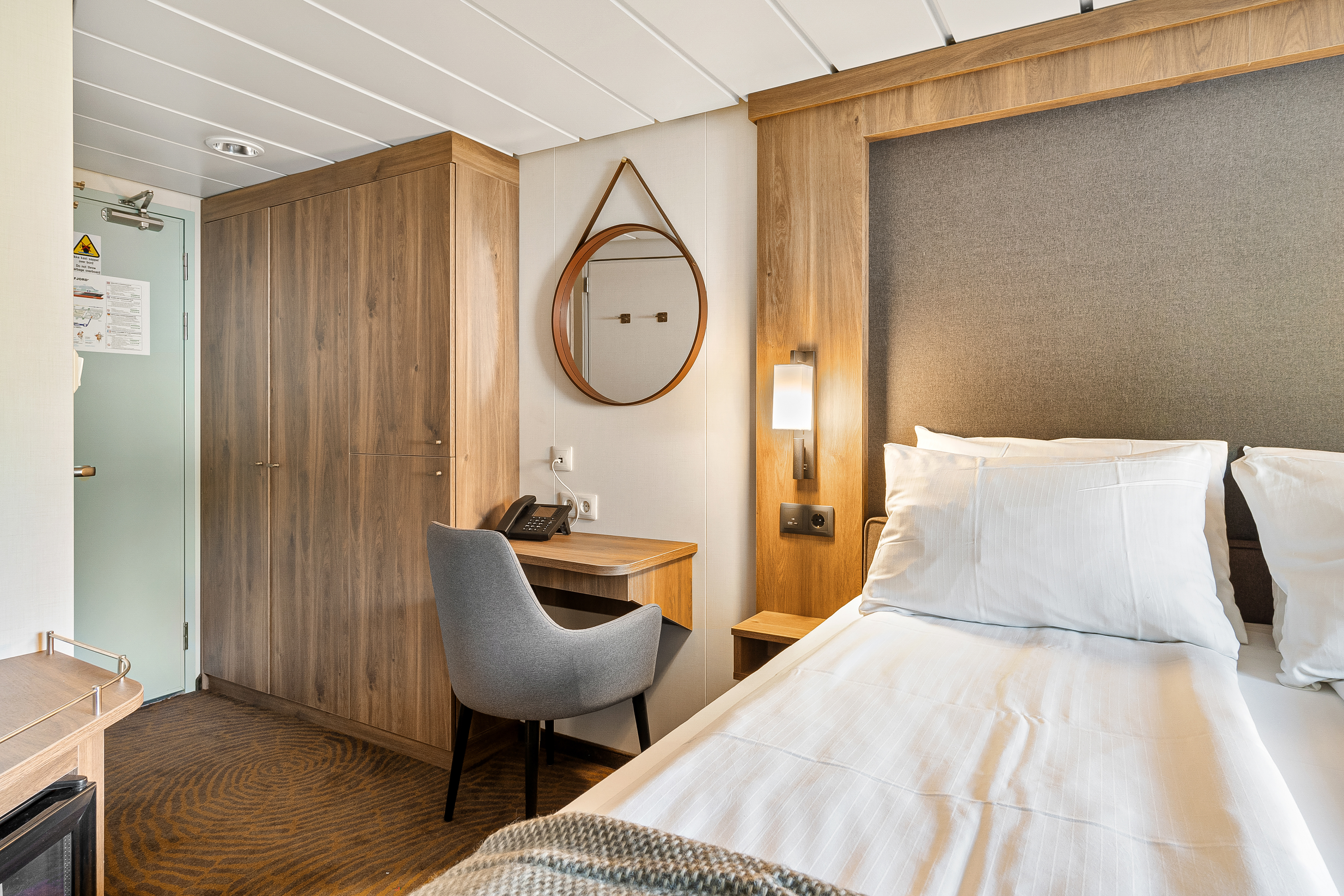 Arctic Superior | Double on promenade deck with window